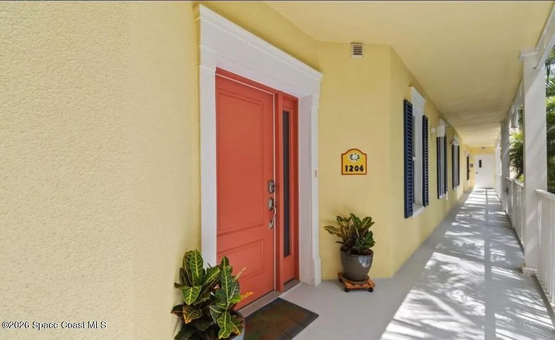 3 bed, 2.0 bath, 2263 sqft, $4,000 — Photo 1