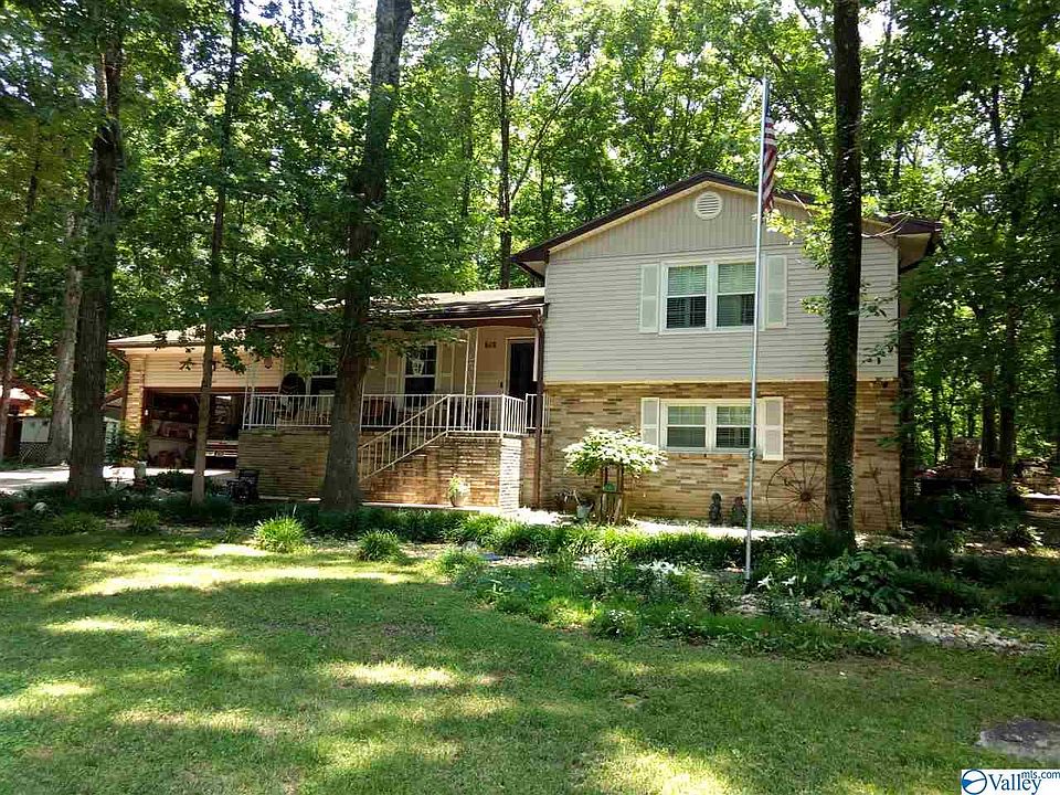 1st image of 610 Bain Dr SE