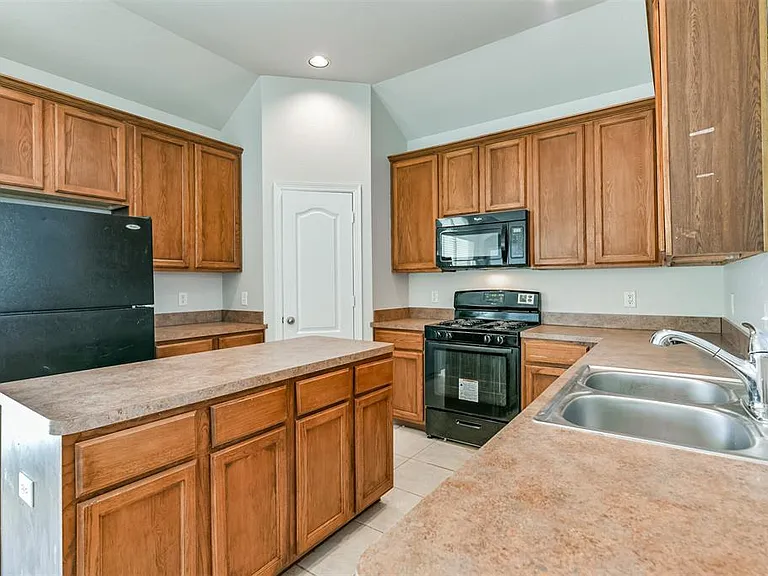5802 Horse Prairie Dr — Photo 13