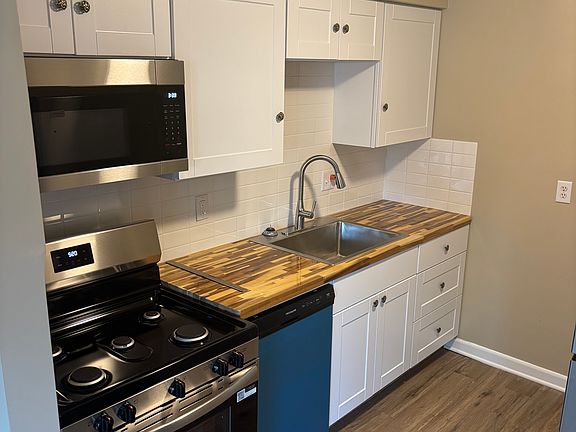 2nd image of 2162 Lamar St #4