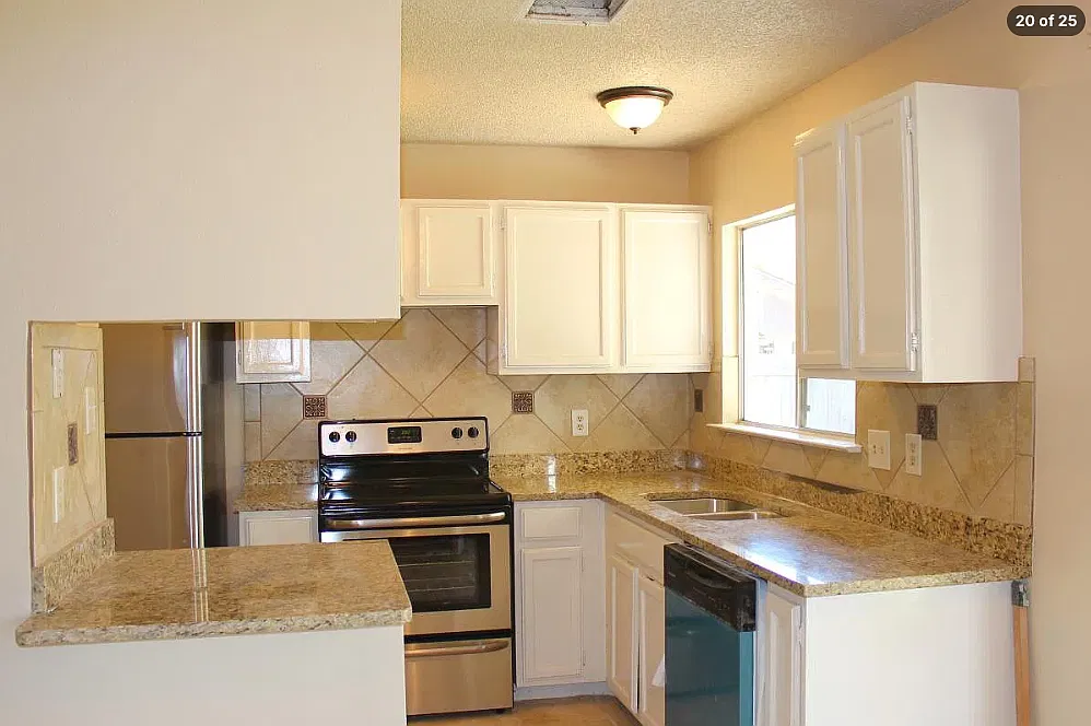 3 bed, 2.0 bath, 1404 sqft, $1,300 — Photo 3