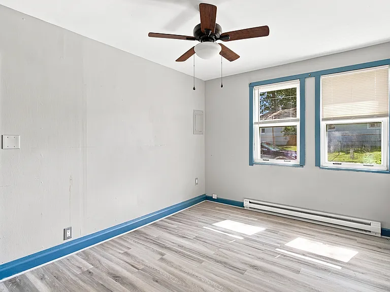 73 Roosevelt Ave — Photo 14
