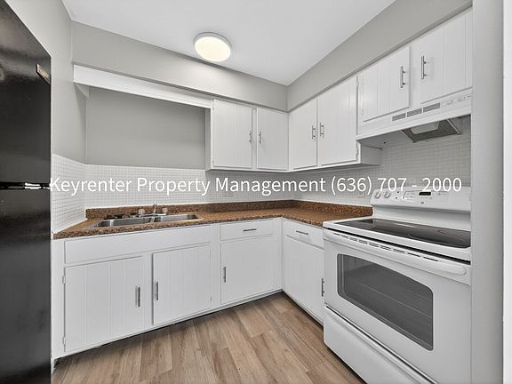 2nd image of 920 Parkcrest Dr #924