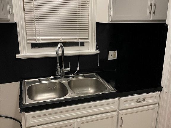 2nd image of 5595 Dalewood Ave