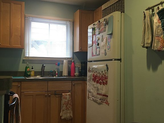 Small kitchen with full-size appliances