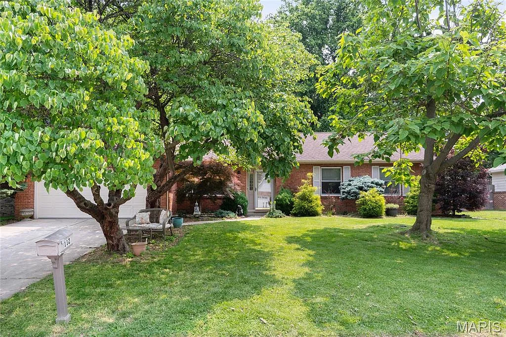 112 Bourdelais Dr photo 1