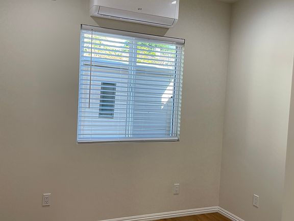 4th image of 121 1/2 W Avenue 43 #3