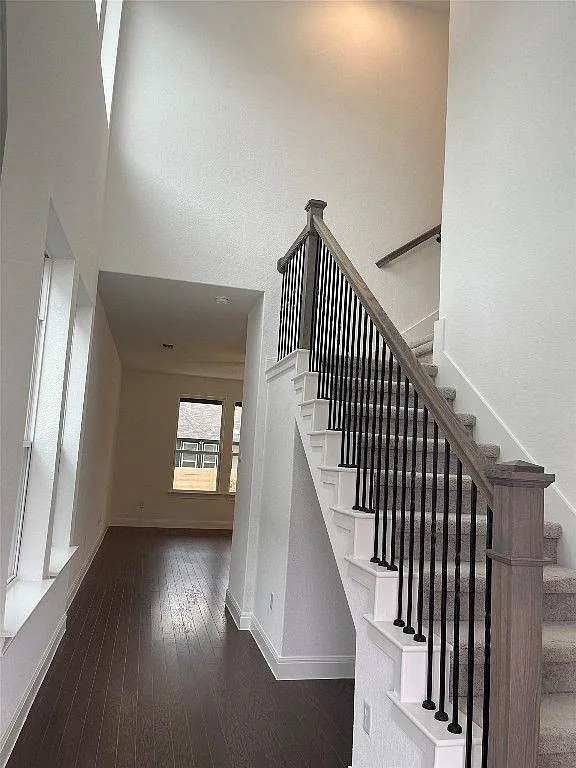 3 bed, 2.5 bath, 2128 sqft, $2,495 — Photo 2