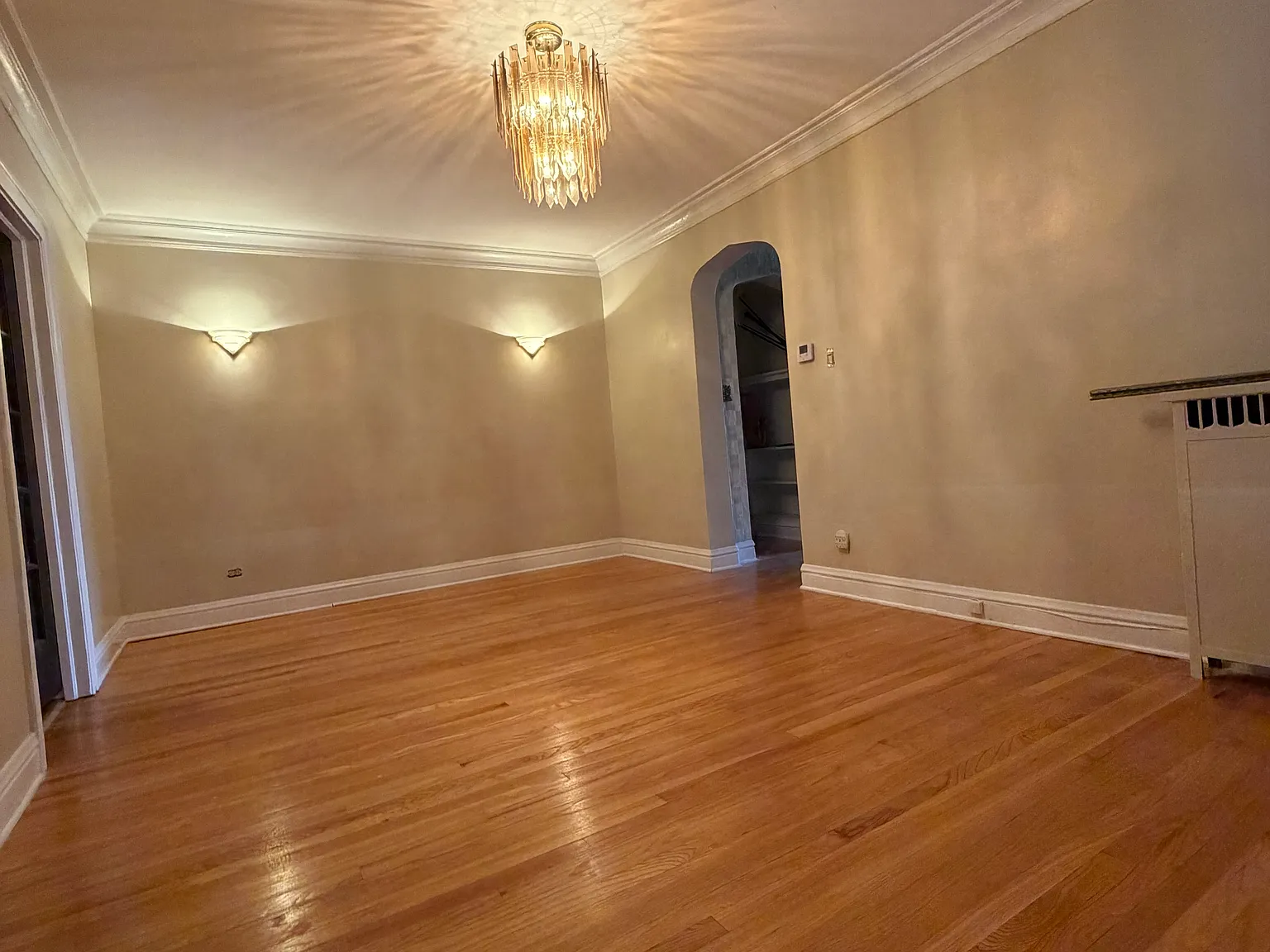 3 bed, 2200 sqft, $1,800 — Photo 4