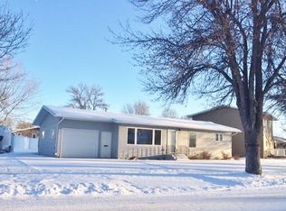 107 22nd St SW, Minot, ND 58701