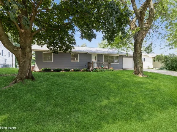 227 E 8th St, Pella, IA 50219