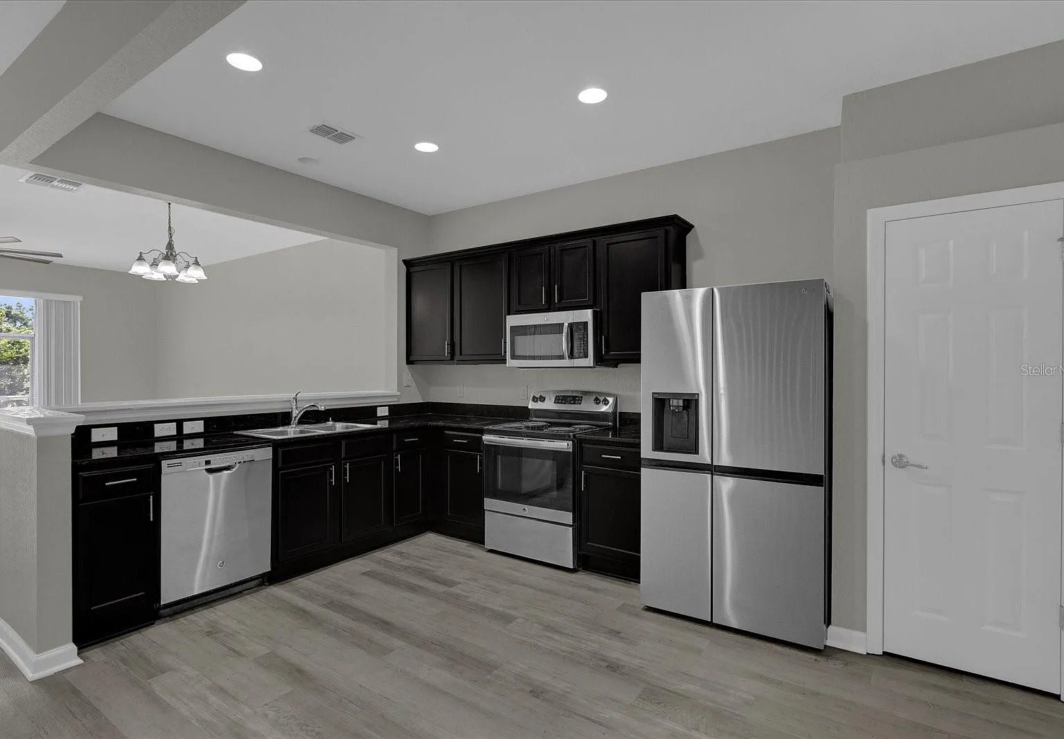 3 bed, 1584 sqft, $1,950 — Photo 3