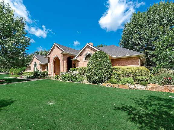 2nd image of 804 Ovilla Oaks Dr