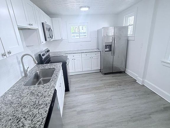 4th image of 890 Nela View Rd