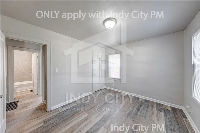1326 N Gladstone Ave — Photo 14