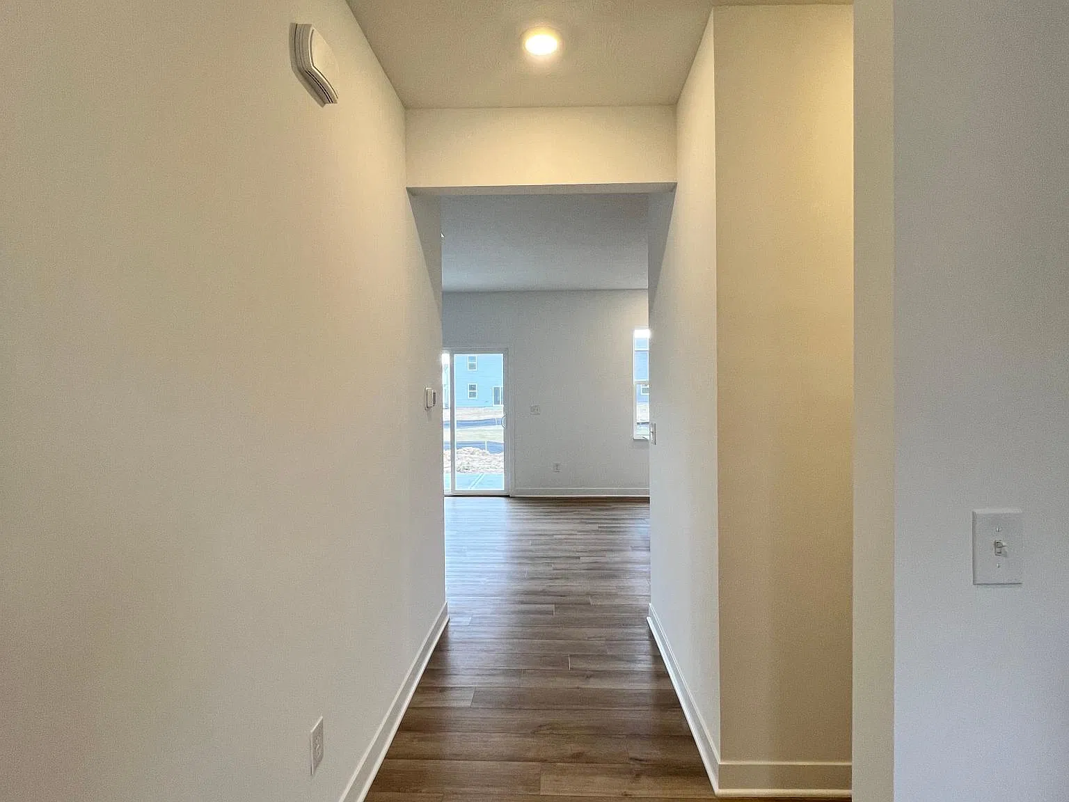 4 bed, 2.5 bath, 2169 sqft, $2,000 — Photo 4