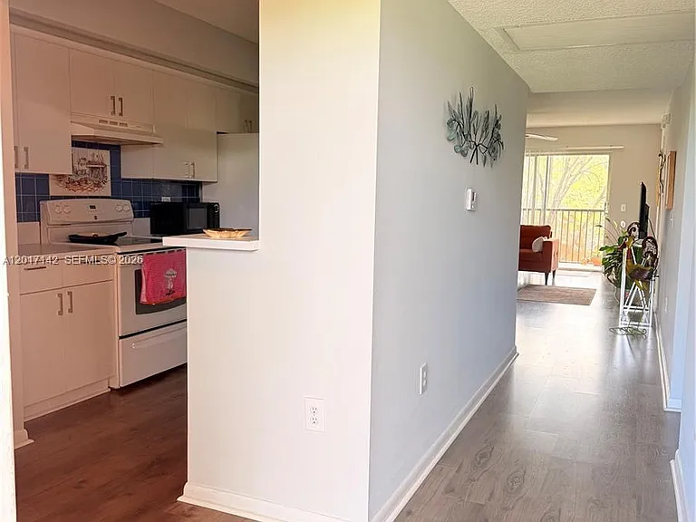 571 SW 142nd Ave #311O — Photo 3