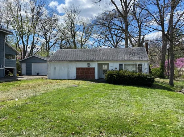 1038 9th St, Charleston, IL 61920