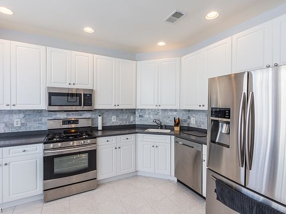 5th image of 117 Kensington Ln