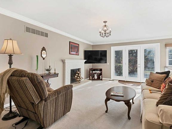 5th image of 796 Berquist Dr