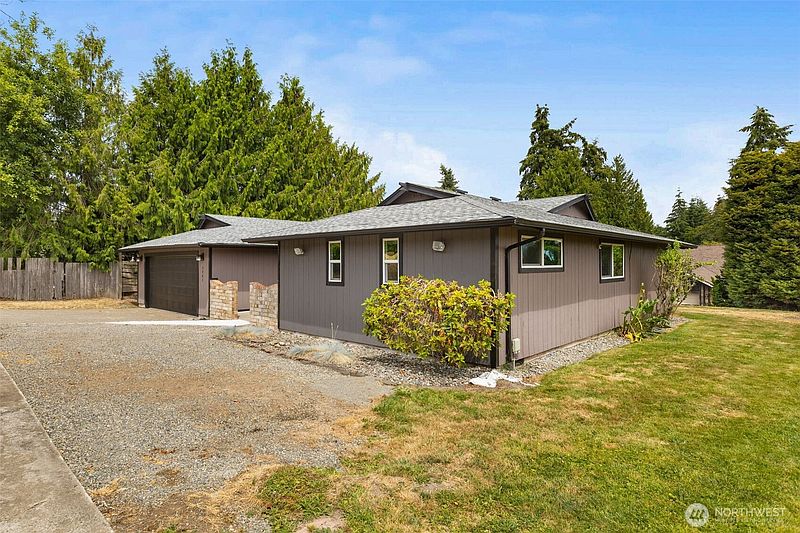 4th image of 5401 47th Avenue E