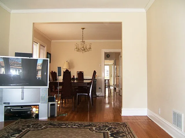 2930 N Melvina Ave — Photo 10