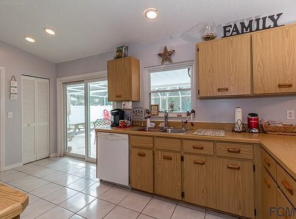 3rd image of 28 Philmont Ln