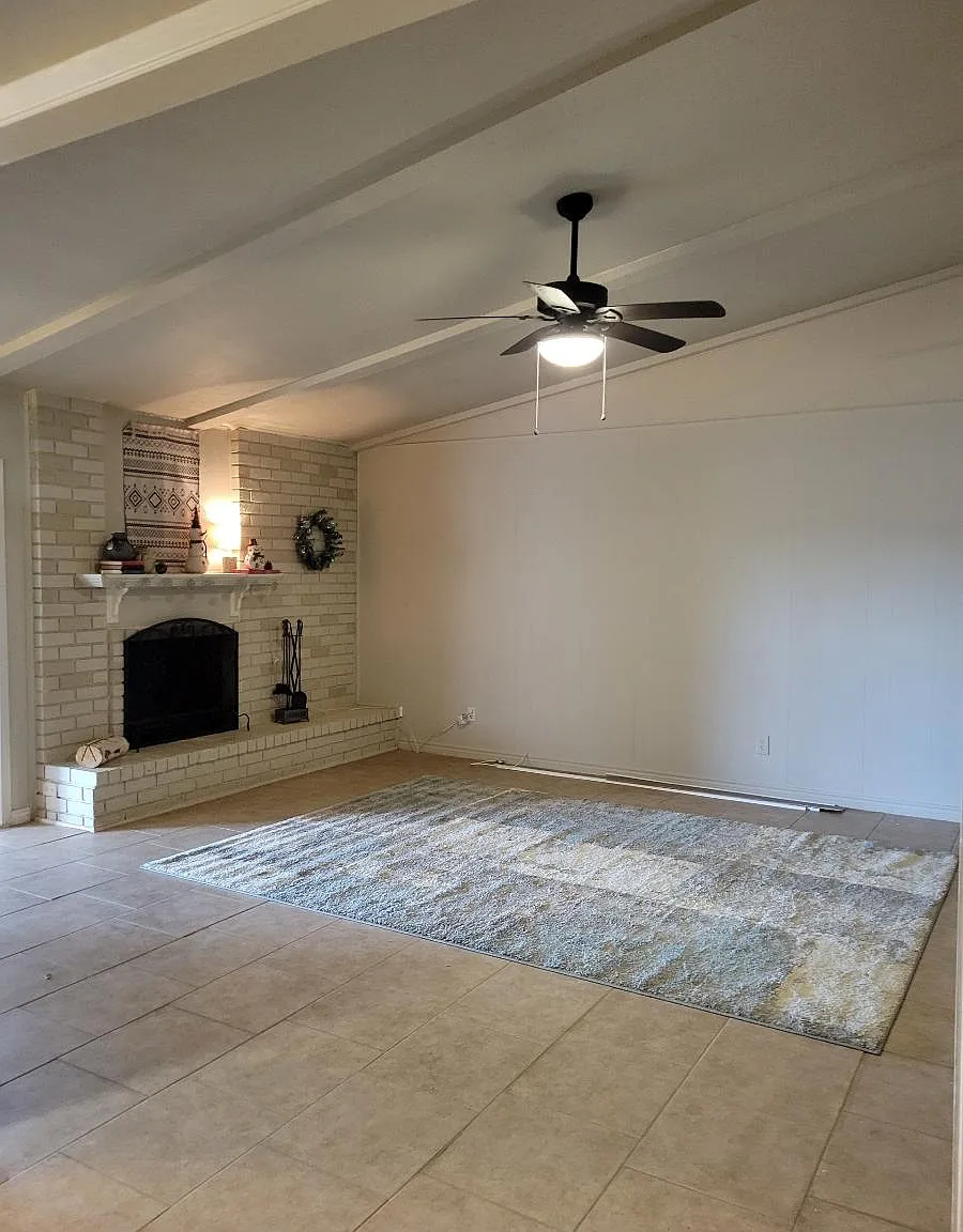 3 bed, 2200 sqft, $2,390 — Photo 3