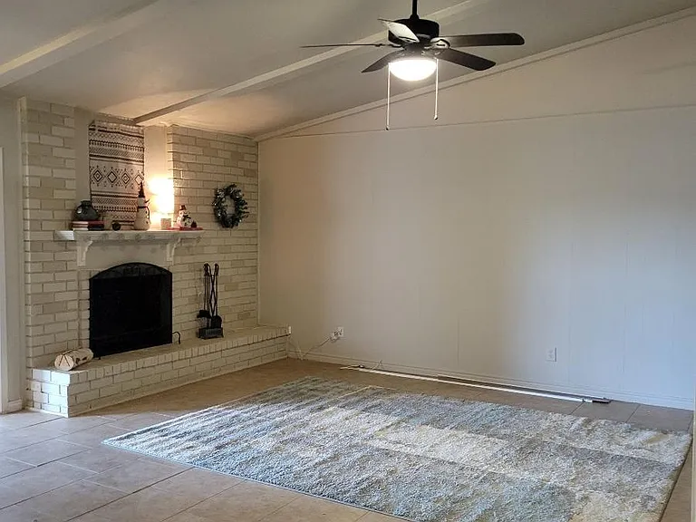 1806 Tree Line Dr — Photo 3
