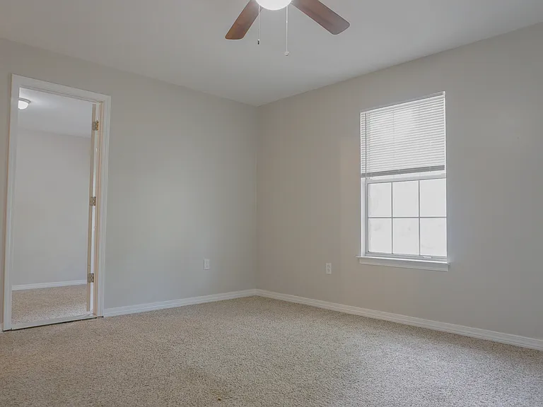 6115 Willow Ln N — Photo 6