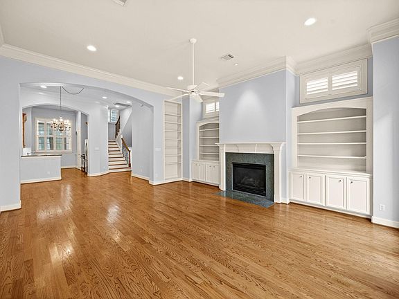 3rd image of 119 Dennis St