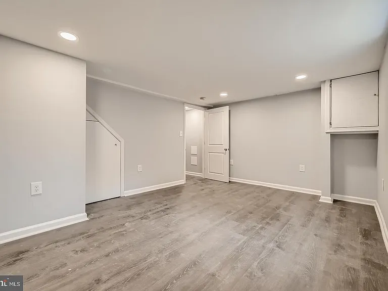 4429 Newport Ave — Photo 22