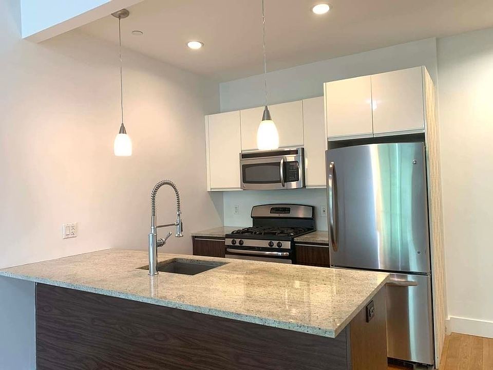 1st image of 806 Bergen St #B3