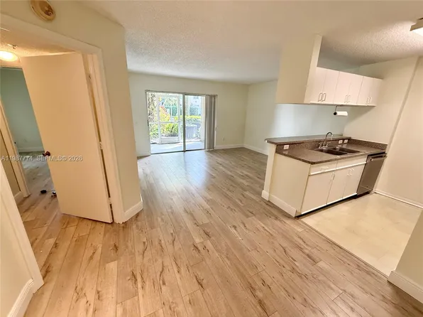 410 S Park Rd #1105, Hollywood, FL 33021