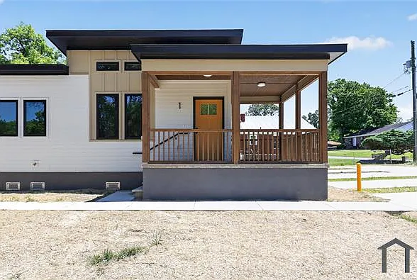 301 Olivia Ln — Photo 2