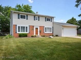 1385 College Ln S, Wheaton, IL 60189