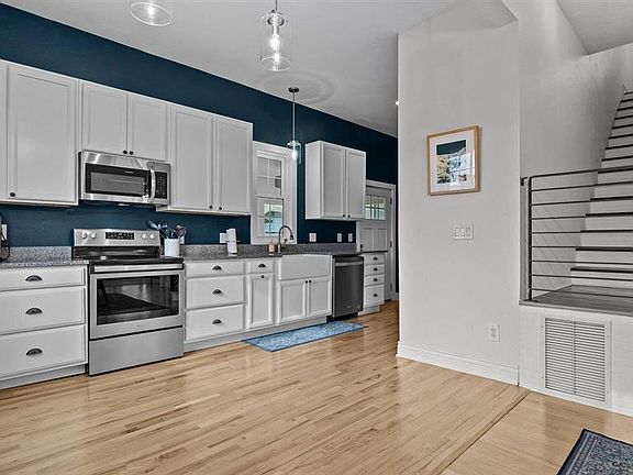 3rd image of 315 & 319 S Cascade Avenue