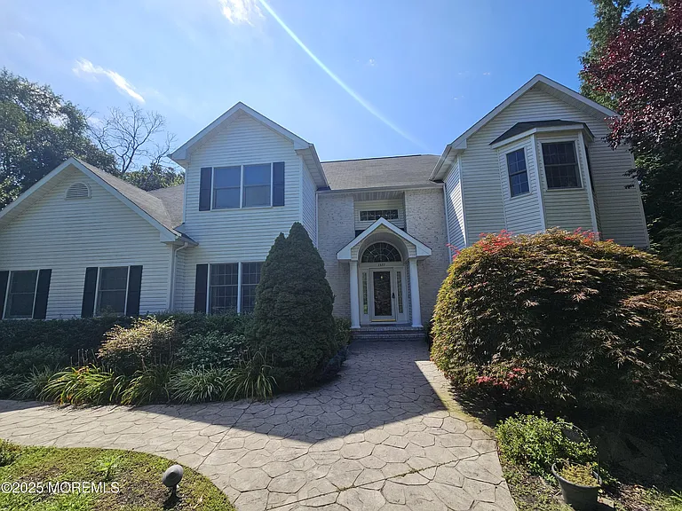 1577 Country Club Ln — Photo 3