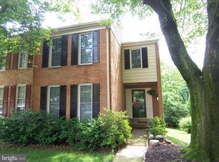 1951 Hopewood Dr, Falls Church, VA 22043