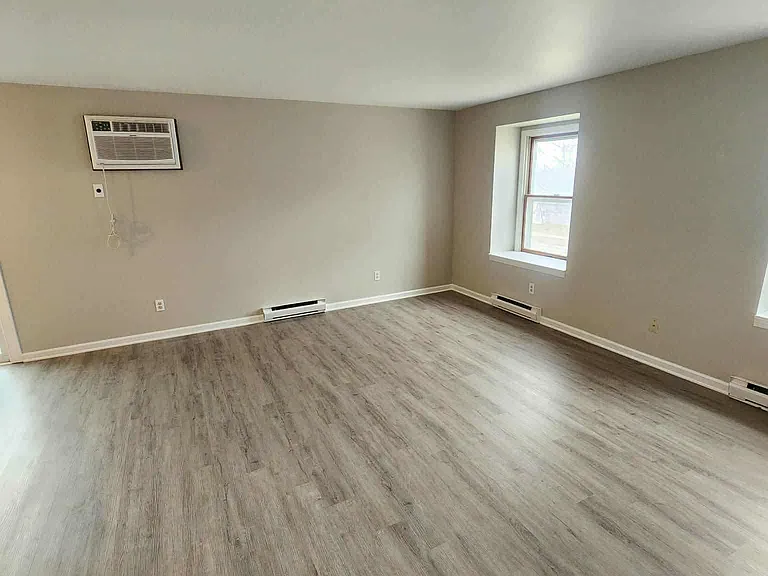 13045 Main St #6 — Photo 8