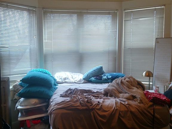 Larger bedroom (south-facing)