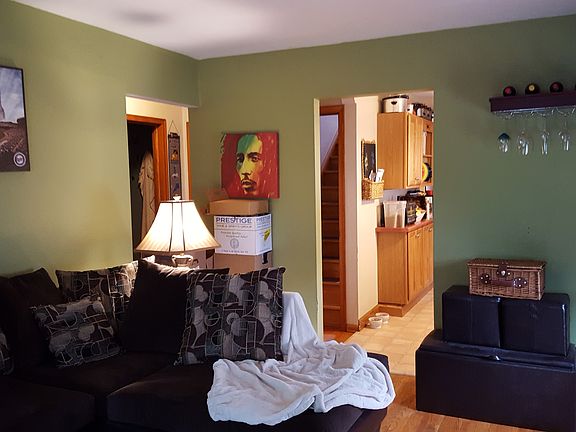 4th image of 721 27th Ave NE