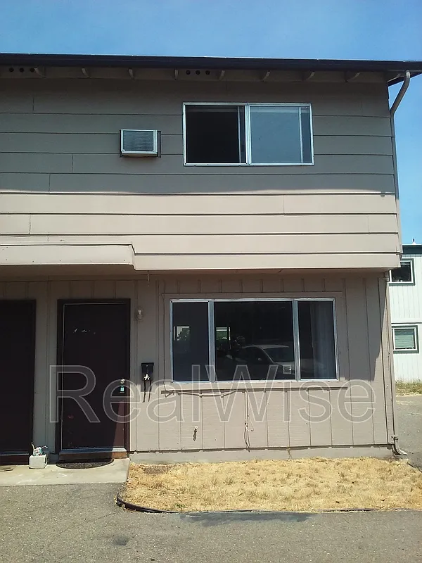 2 bed, 1.5 bath, 1000 sqft, $1,175 — Photo 1