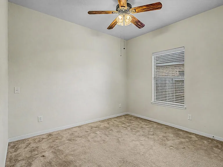 630 W Newport Bnd — Photo 27