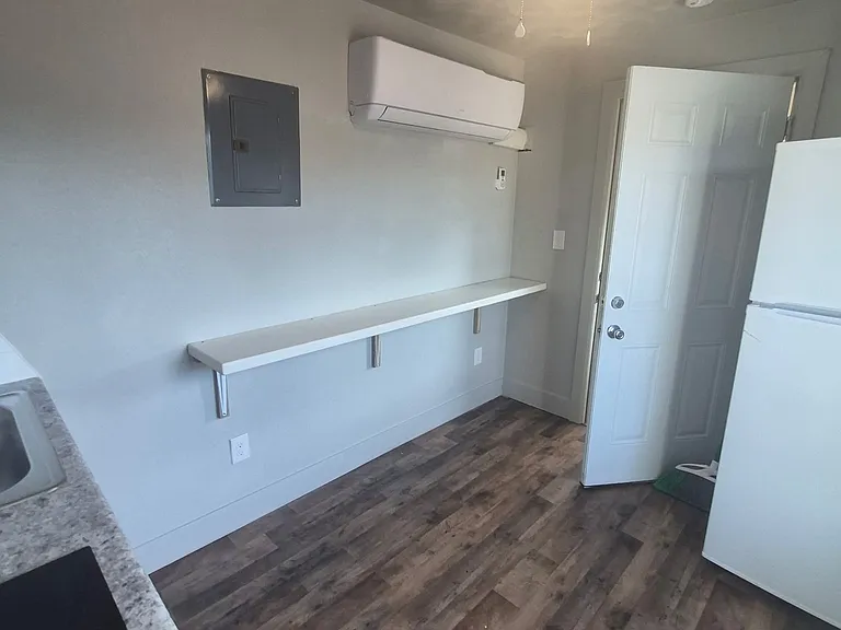 1402 S Main St #2E — Photo 2