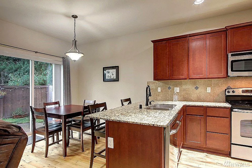 3 bed, 1800 sqft, $3,345 — Photo 1