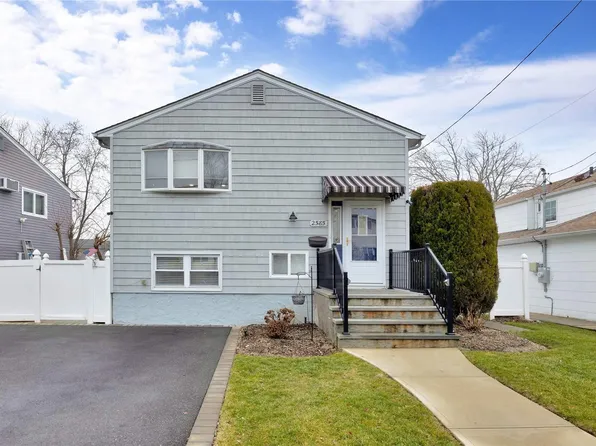 2585 Mariners Avenue, Wantagh, NY 11793