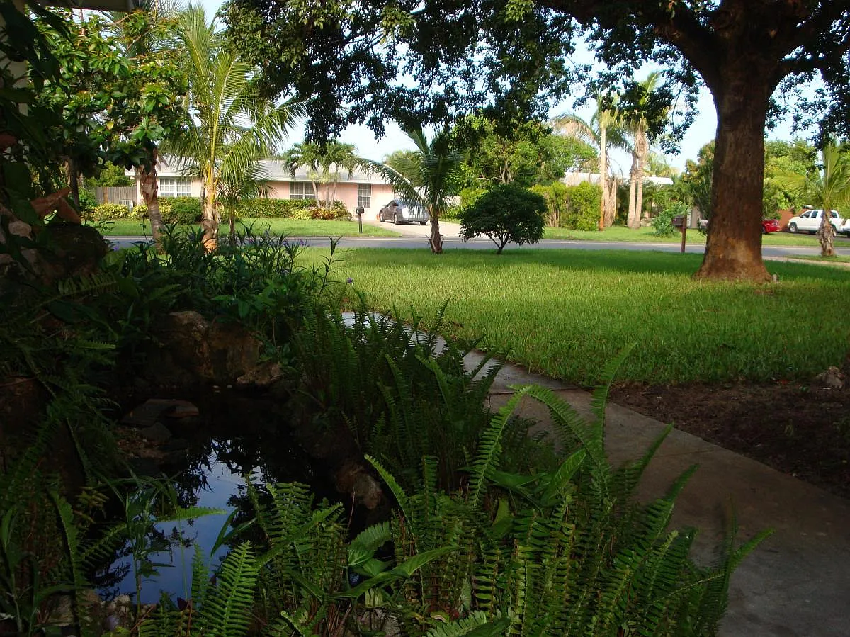 639 Lindell Boulevard — Photo 3