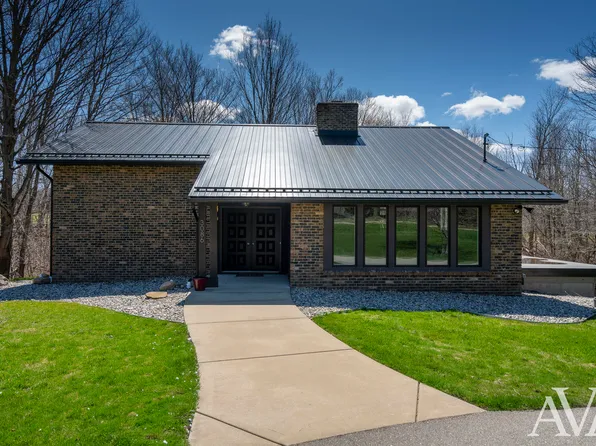 3086 Leonard St, Marne, MI 49435