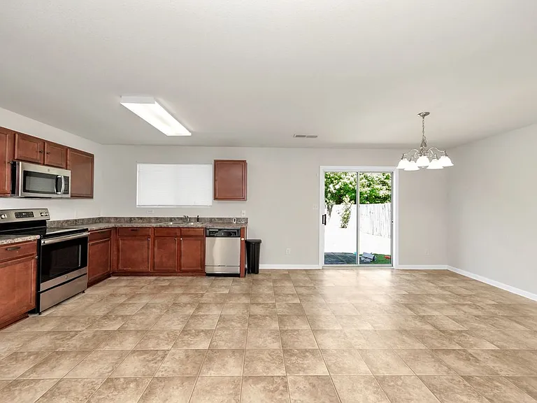 15385 Mill Valley Dr — Photo 5